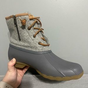 NEVER WORN Sperry Duck boots